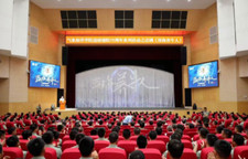 话剧《深海养牛人》走进国防科技大学