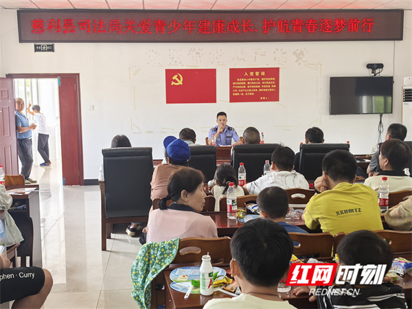 杨讲课_副本.jpg