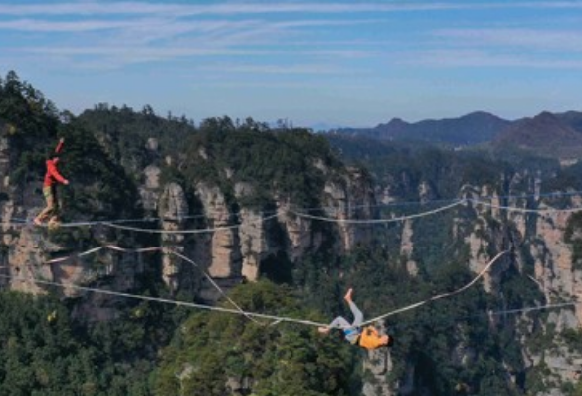 The national slacklining elite competition was hosted in Zhangjiajie