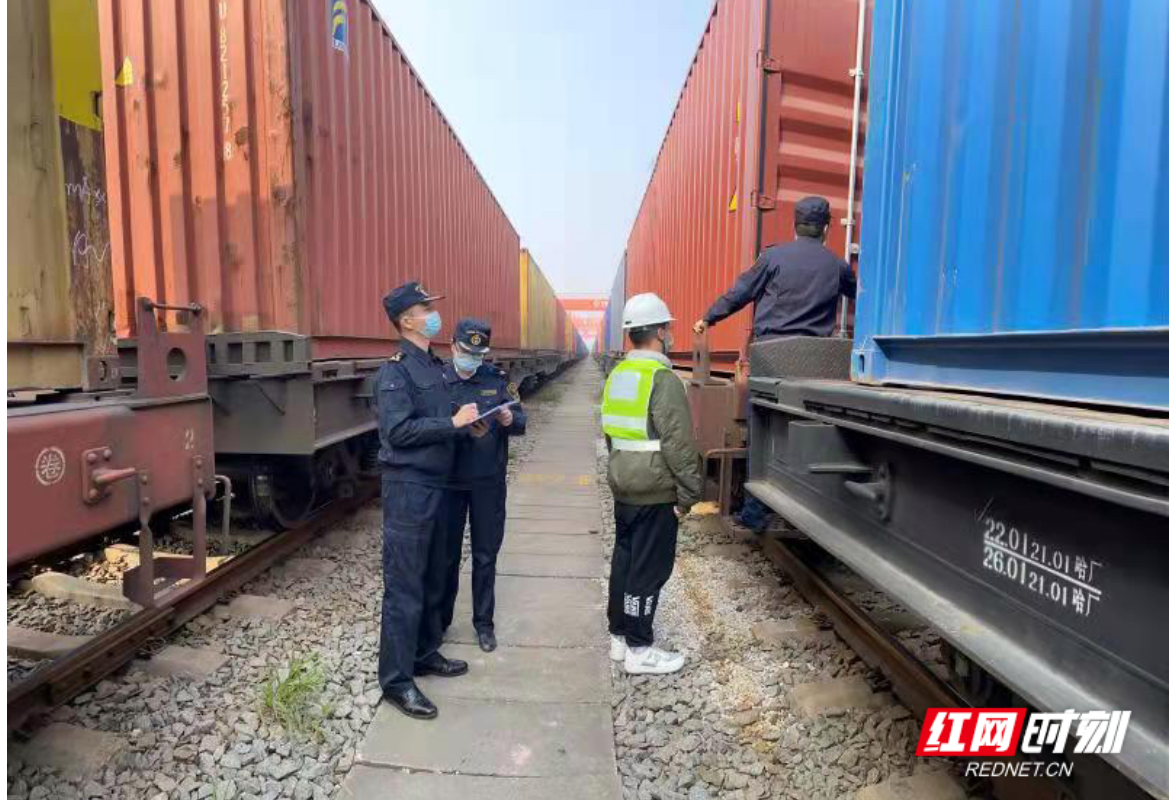 In this year over one thousands China railway expresses set off in Hunan