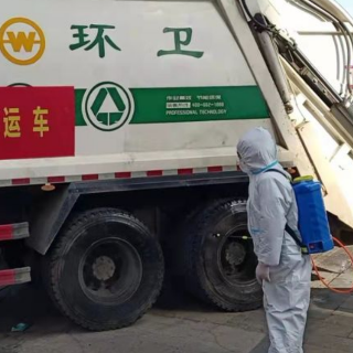 坚守“疫”线的“环卫橙”