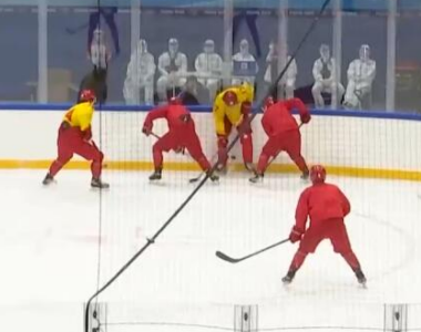 中国男子冰球队展开最后冲刺阶段训练：首战即挑战 我们已做好准备