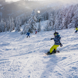 感人瞬间带给人们力量(盛会走笔)