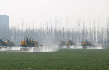 河北藁城：机器轰鸣闹春耕