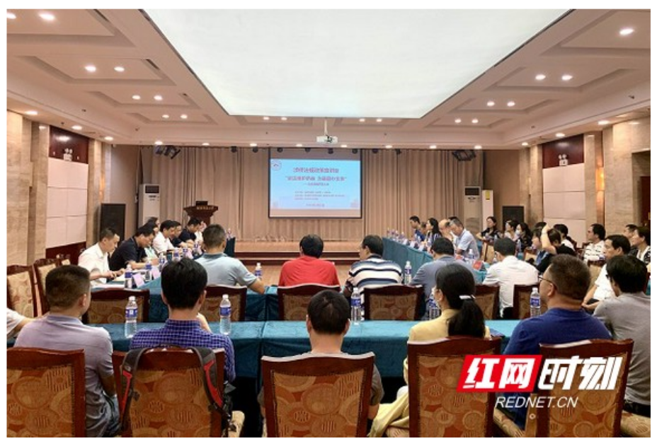 Lecture on regulations related with overseas Chinese in universities 