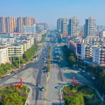 严华主持召开市委常委会会议：全力以赴完成全年目标任务