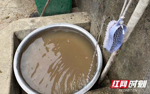 水质昏黄 村民提供.jpg 水质昏黄 村民提供.jpg
