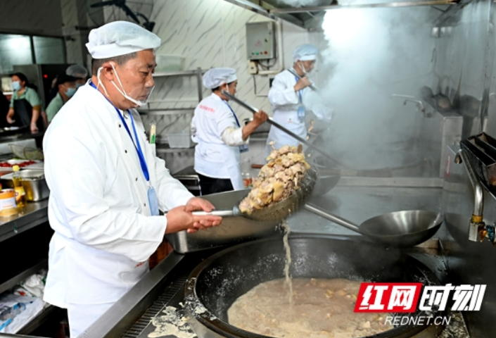 后厨“阳光”照，校园饭菜香——洞口县校园餐“舌尖守护”工作纪实