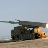 也门胡塞武装称向红海一商船发射了导弹