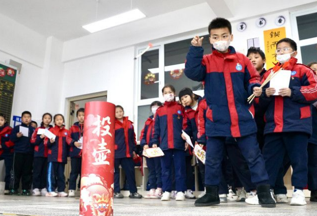 用“龙文化”迎新年！麓山国际洋湖实验学校“解锁”游园会新玩法