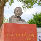 袁隆平院士雕像在湖南农大落成揭幕 “八字箴言”激励学子成长