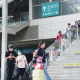 “超级黄金周”来袭！全国火车票已售出1.5亿张