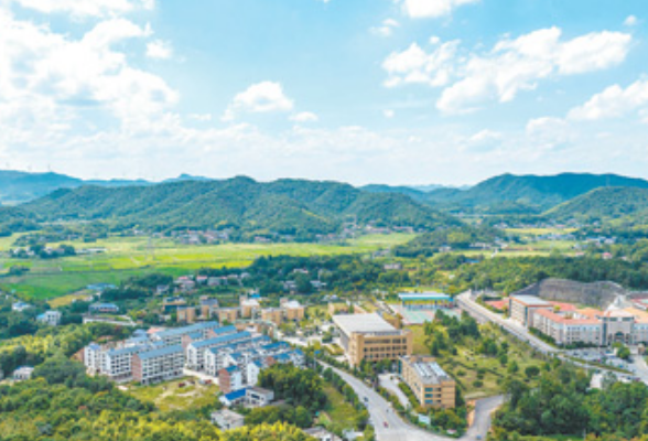 湖南湘江新区莲花镇发展花果产业—— 依托生态资源 探路绿色发展（美丽中国·小镇看生态）