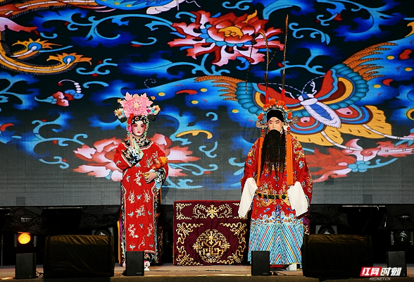 组图丨舞动民族风 绽放文化花 