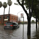 美国加州遭遇强降雨等极端天气