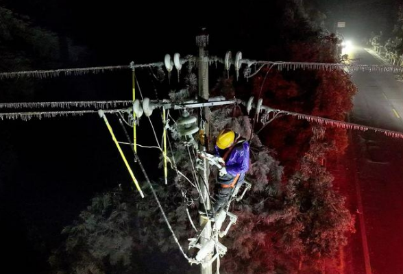 抗冰雪、保民生、通道路——湘北抗冰一线直击