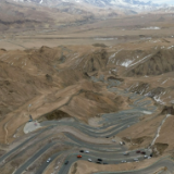 路,在帕米尔高原延伸