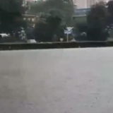直击广西暴雨救援一线 | 暴雨中，这些瞬间让人感动！