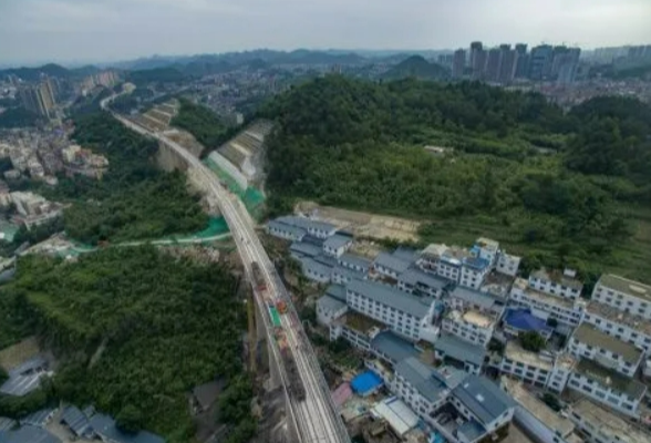 沪昆铁路益阳安化段因强降雨临时封锁停运