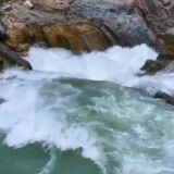 新疆美景：阔克苏河清流飞瀑 美不胜收