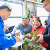 好评中国丨激活银发经济，让民生与发展双赢