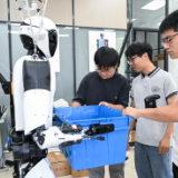 好评中国丨更重视投资于人绘就“十五五”幸福图景