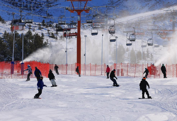 好评中国丨“冷资源”变“热经济” 冰雪燃动新动能
