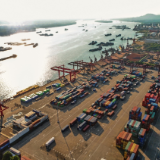 好评中国丨“新三样”破浪前行 绘中国经济韧性图景