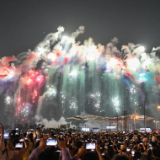 好评中国丨文旅创新激活“双节”消费 烟火气彰显经济韧性