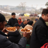 好评中国丨一场“杀猪宴”的温暖启示