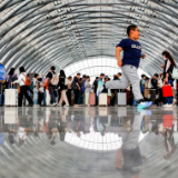 好评中国丨超65亿人次流动 见经济发展笃定信心