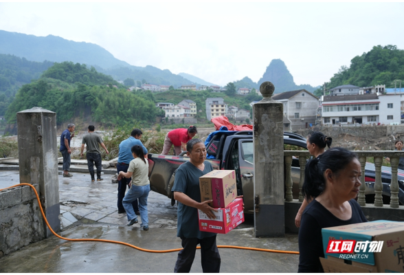 好评中国丨风雨过后，更显守望互助