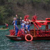 非遗进景区 湖南花鼓戏唱响郴州东江湖畔