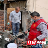 党建引领拆除违章搭建 网格治理共建和谐社区