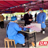 因为有你们，核酸检测现场更有序有爱