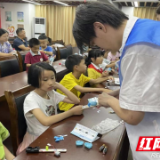 “变废为宝”做手工 环保科普学知识