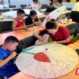 少年绘制廉洁伞 清风正气润童心
