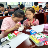 告别“灰头土脸” “文明”点缀为老旧小区楼道升级
