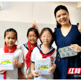 拾金不昧好少年 弘扬美德暖人心