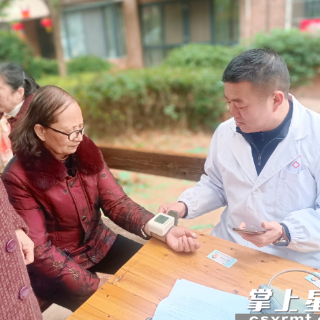 打造靓丽“志愿红”，升腾百姓“幸福味”