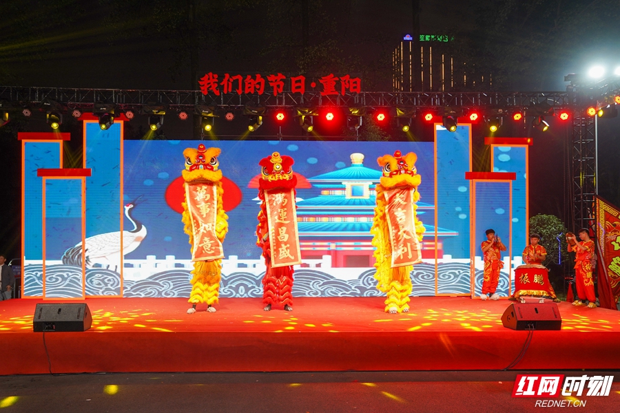 “醒狮登高,步步吉祥!”随着非遗舞狮《狮舞登高·福寿双全》腾跃而起,金鼓震天、瑞气盈门,拉开了整场展演的序幕。_副本.jpg “醒狮登高,步步吉祥!”随着非遗舞狮《狮舞登高·福寿双全》腾跃而起,金鼓震天、瑞气盈门,拉开了整场展演的序幕。_副本.jpg