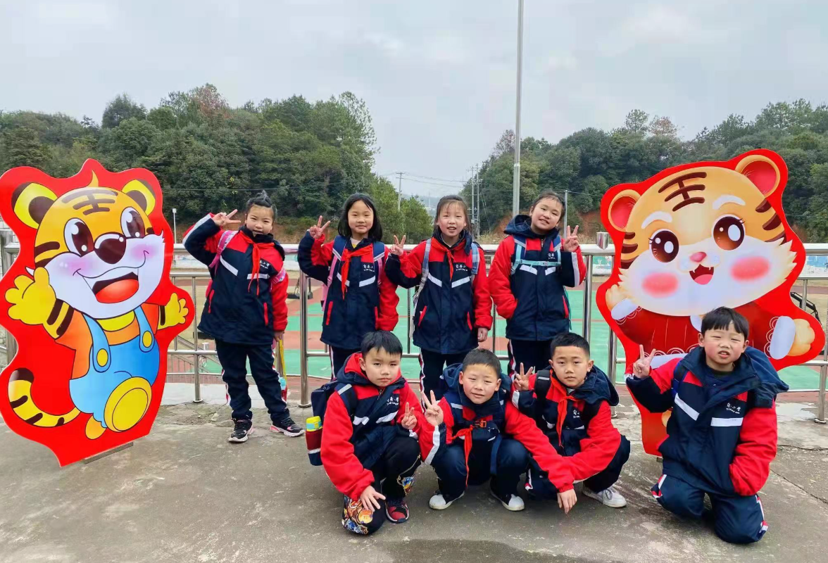 长沙市自安小学：一起向未来 红领巾与祖国共奋进