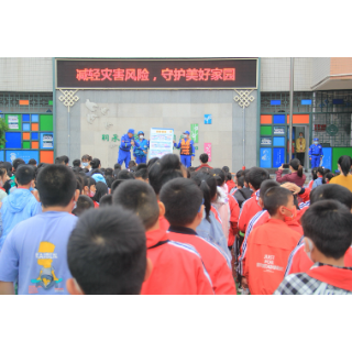 浏阳开展青少年防灾自救演练