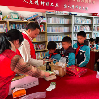 岳阳平江县:“绿书签”护幼苗,清朗环境伴成长