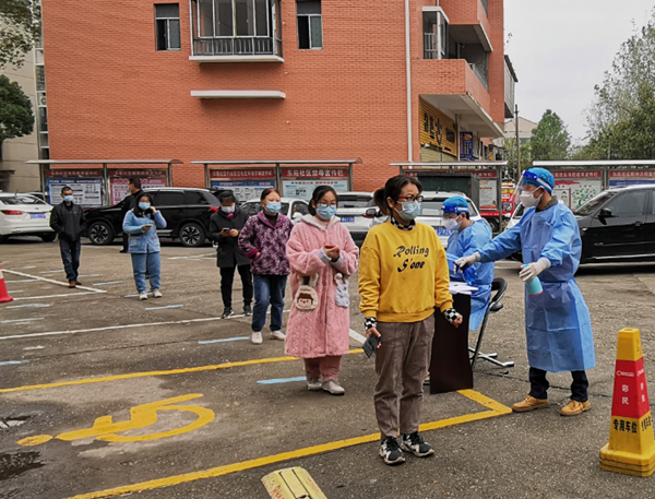 武陵区永安街道东苑社区：青年志愿者勇挑重担 共筑疫情防控最强“防控线”