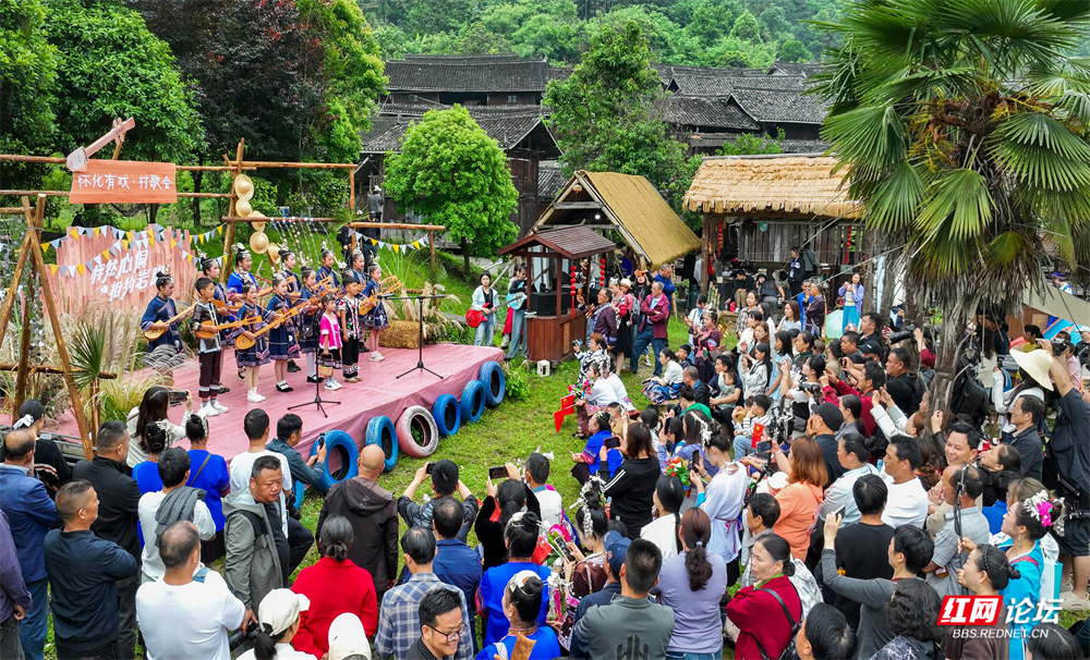 《岩脚侗寨姑娘节》蒲和平  摄.jpg