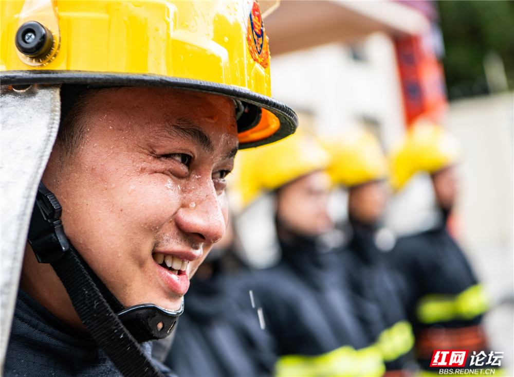 nEO_IMG_7、汗水布满脸庞。.jpg nEO_IMG_7、汗水布满脸庞。.jpg