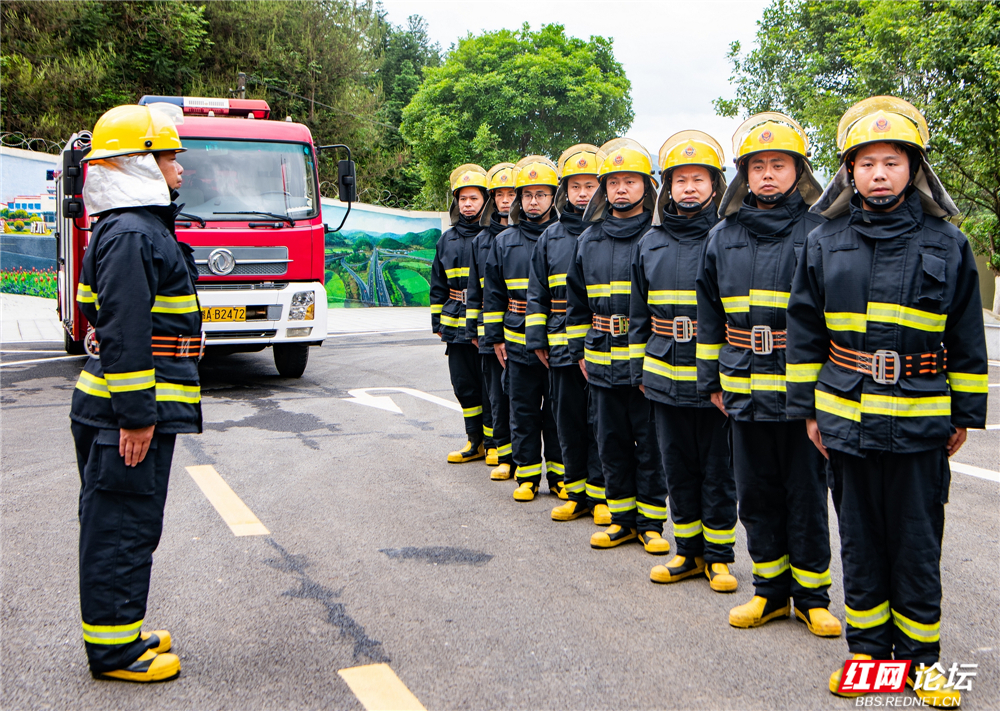 nEO_IMG_1、英姿飒爽的消防员。.jpg nEO_IMG_1、英姿飒爽的消防员。.jpg