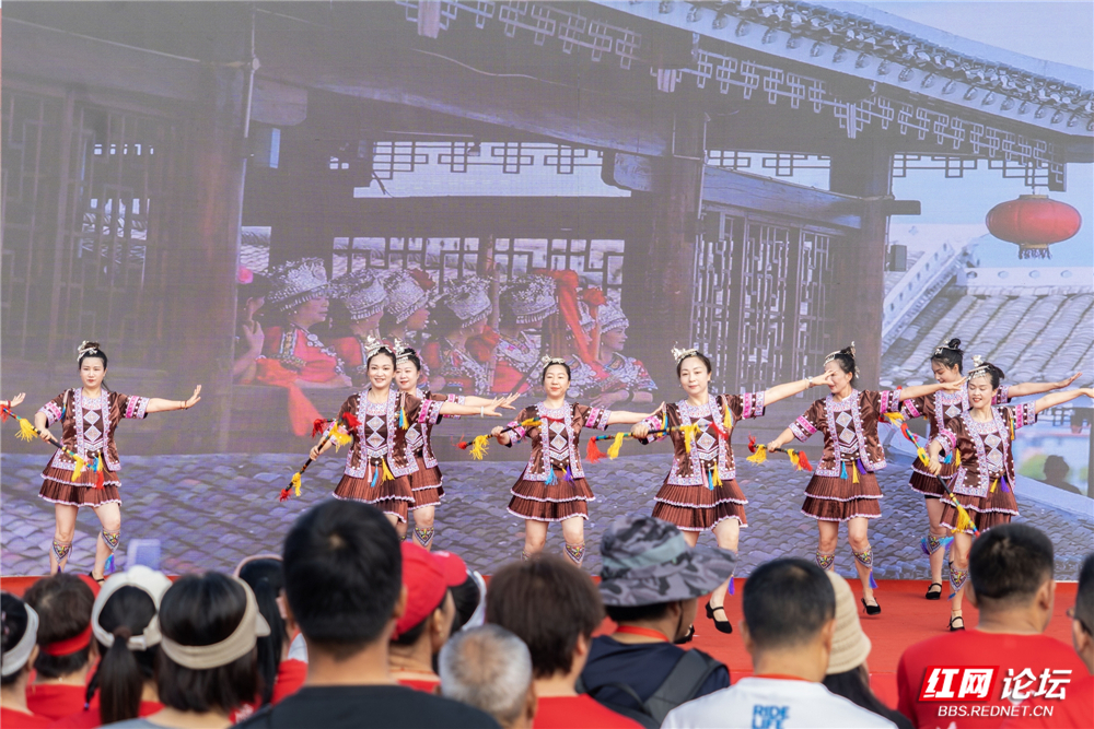 nEO_IMG_暖场舞蹈霸王鞭 .jpg nEO_IMG_暖场舞蹈霸王鞭 .jpg