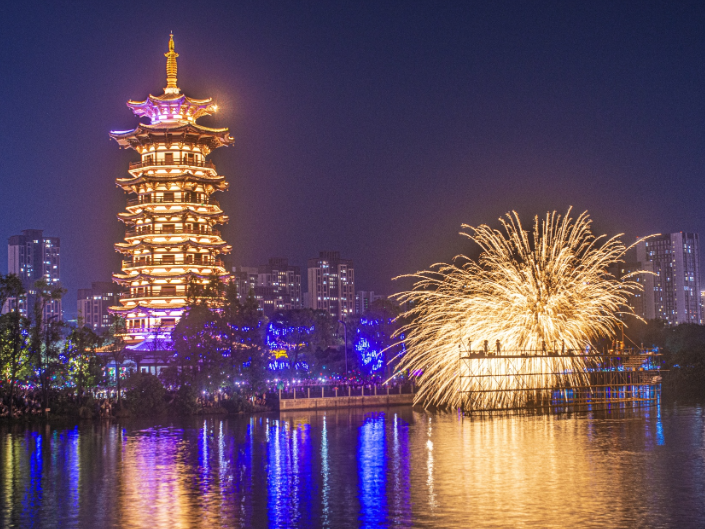 【每日一图@湖南】火树银花不夜天，在洋湖公园看千灯齐明